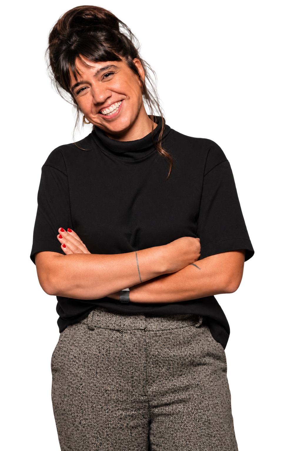 Simone de Angelis, sorrindo de braços cruzados